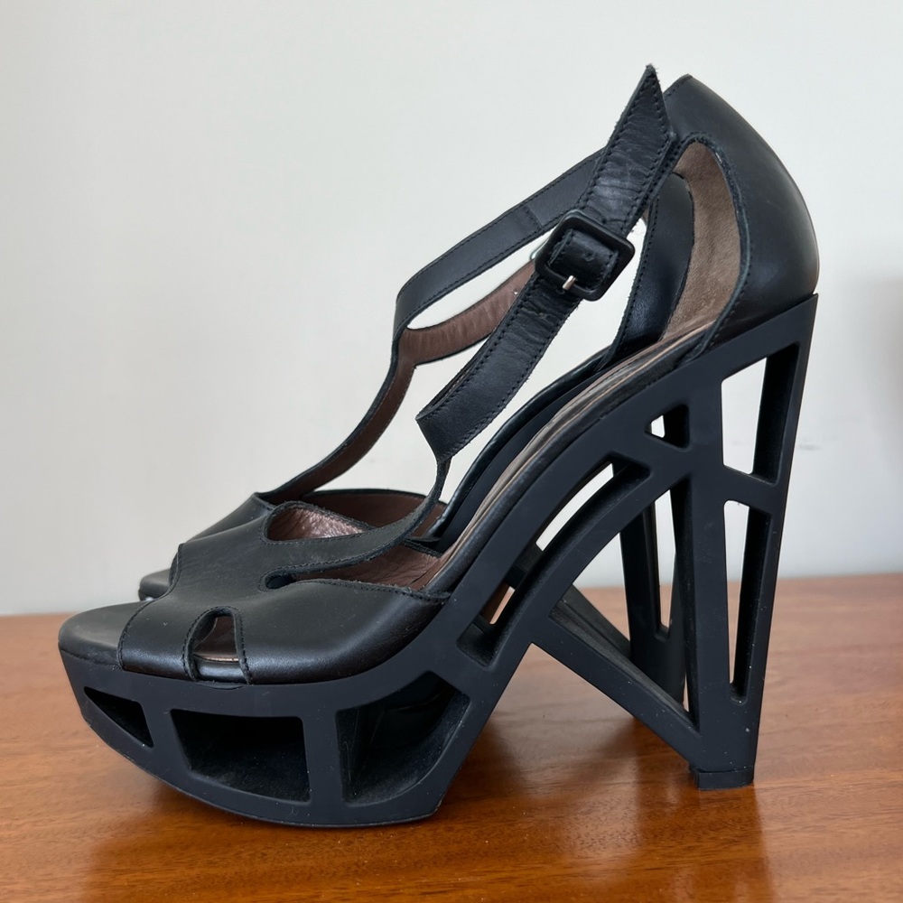 MARNI architectural style platform heels. Black size 39